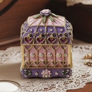 Vintage Signed Joan Rivers Gold Plated Trinket Box With Enamel And Crystals